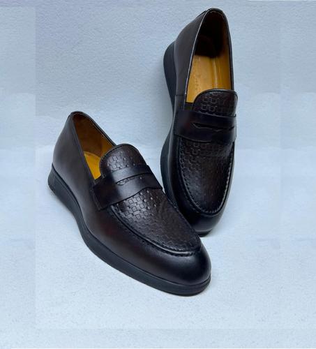 Sapatos mocassins de couro