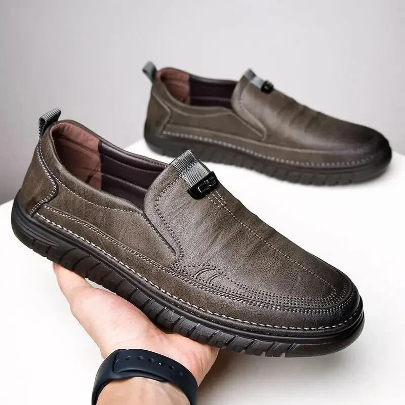 Mocassins de homem em pele de bovino, modelo 2025 | Design versátil para ocasiões casuais e formais