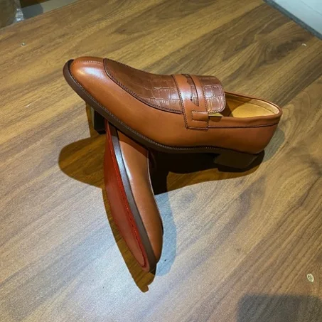 Sapatos mocassins luxuosos de couro de pele de crocodilo