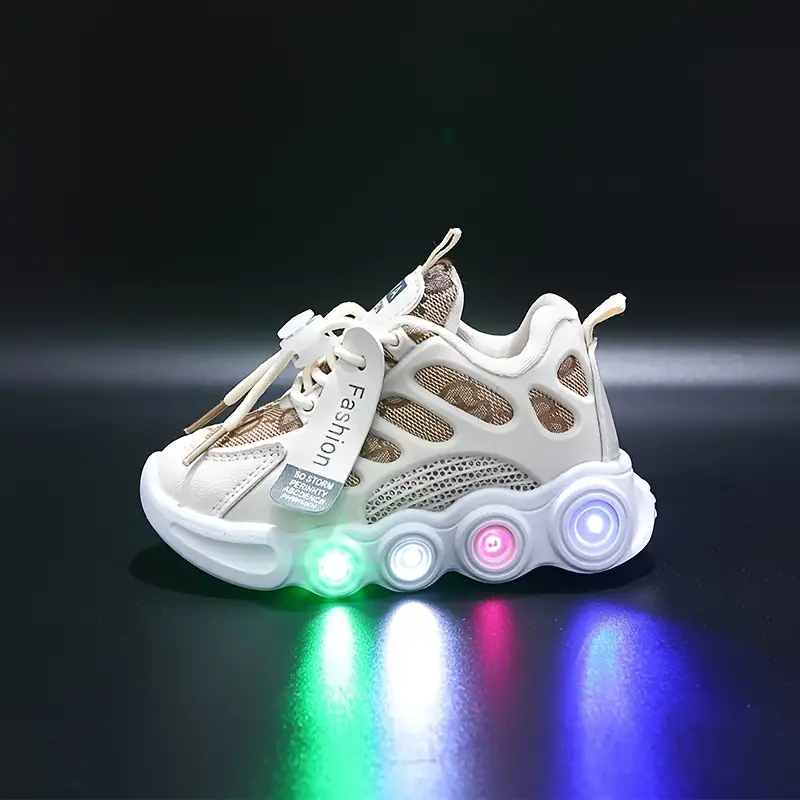 حذاء رياضي عصري منخفض الارتفاع من MGO Kidss مع إضاءة LED للبنات والأولاد، حذاء رياضي قابل للتنفس ومضاد للانزلاق لجميع المواسم
