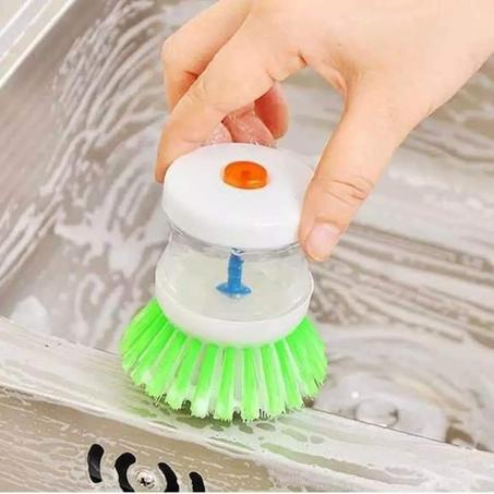 Brosse de nettoyage avec distributeur de savon liquide
