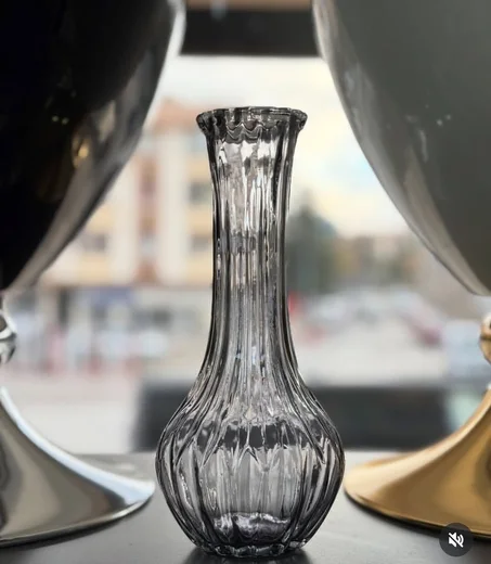 vase à fleurs en verre