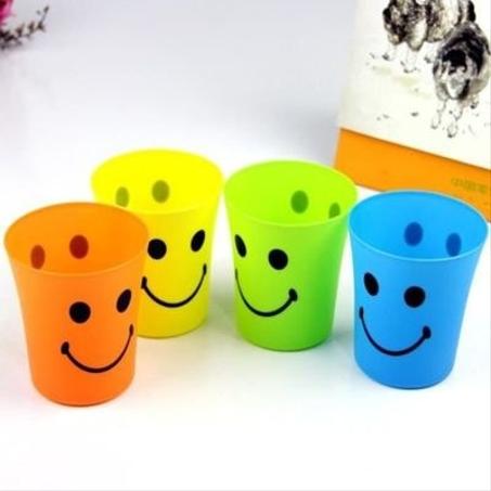 tasse en plastique smiley
