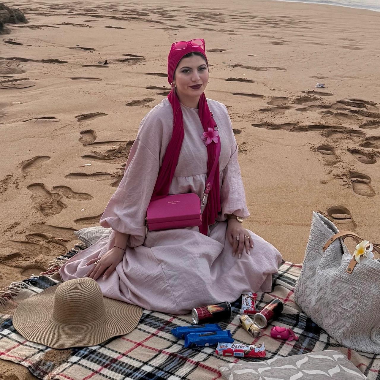 عباية "لمسة وردية"
