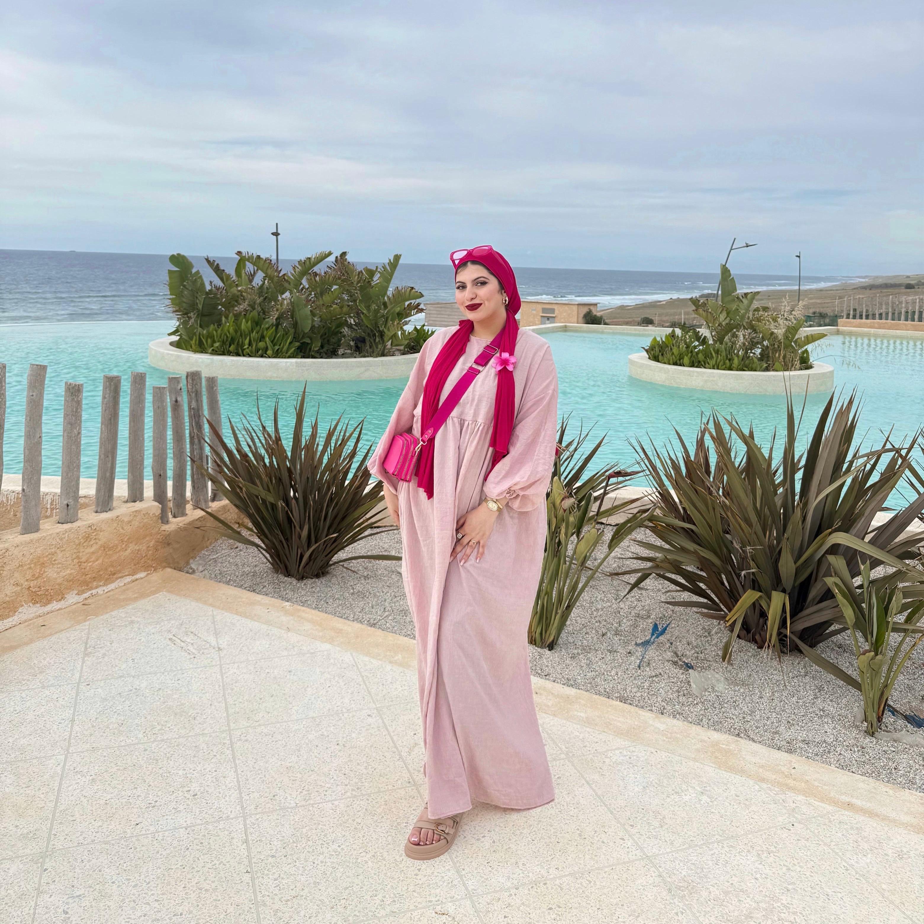 عباية "لمسة وردية"