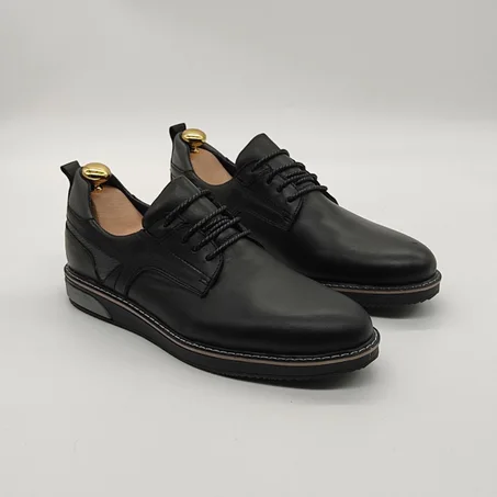 حذاء "لوفر" ملكي بشراشيب