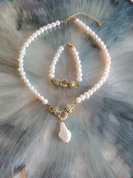 Collier et bracelet assorti.  00011