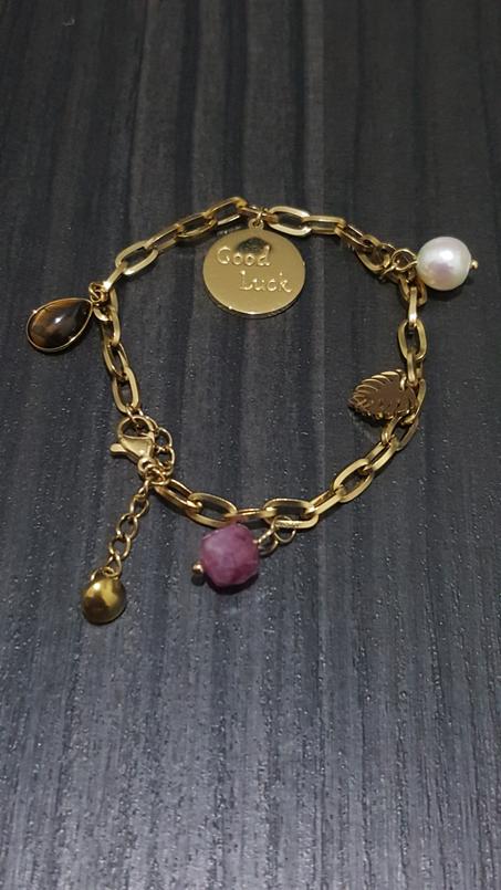 Bracelet  à breloques  en acier inoxydable.