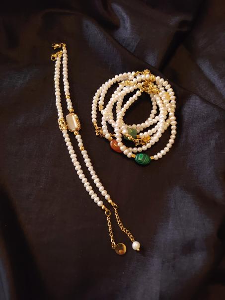 Bracelets en perles véritables . Fait main