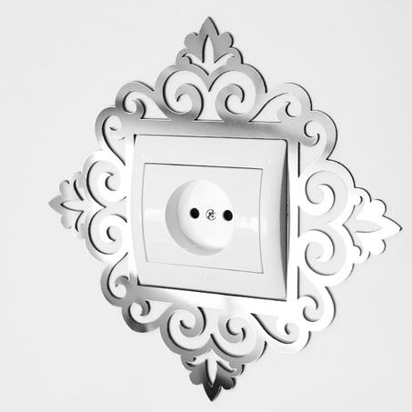 ديكور متميز للمفاتيح الكهربائية باللون الفضي