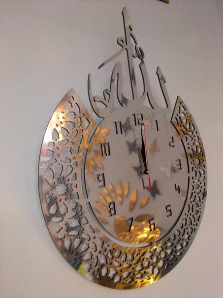 ساعة إسم الجلالة+ 3 فراشات باللون الفضي