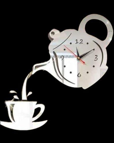 ساعة الإبريق باللون الفضي