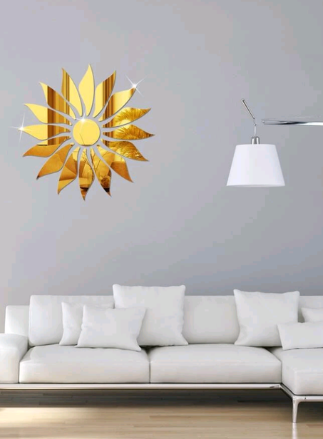 مرآة على شكل زهرة كديكور باللون الذهبي الرائع