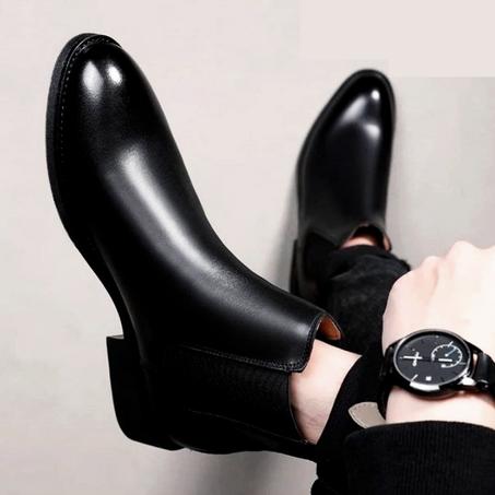 مجموعة من الأحذية للرجال