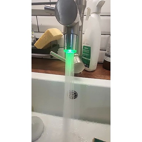 صنبور LED حساس لدرجة الحرارة! 💡🚿 لتوفير المياه وتجربة حمام مطبخ مميزة.