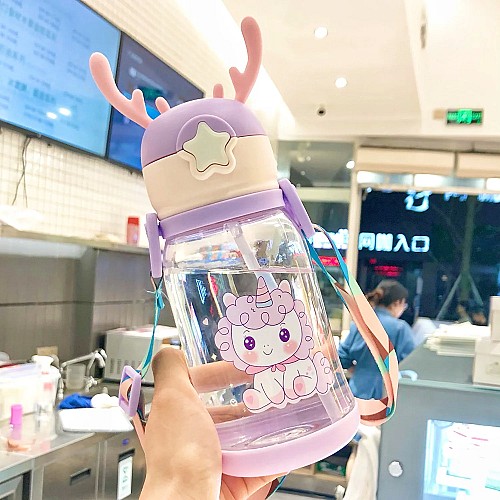 🦏🥤 أكواب أطفال لشرب الماء على شكل قرن الوعل من الكرتون المبتكر لتغذية الأطفال مع شفاطات