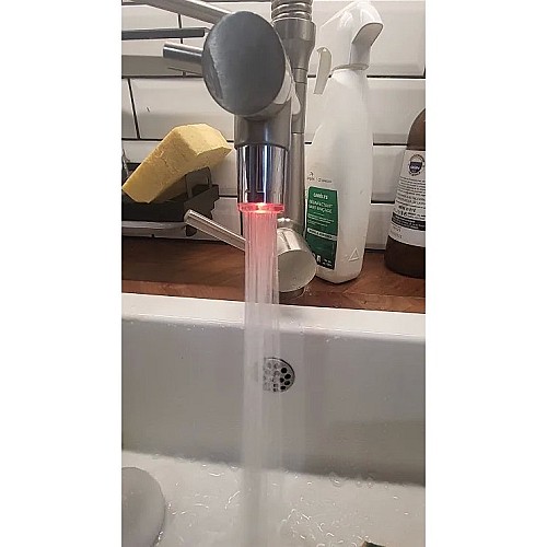 صنبور LED حساس لدرجة الحرارة! 💡🚿 لتوفير المياه وتجربة حمام مطبخ مميزة.
