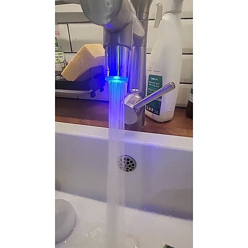 صنبور LED حساس لدرجة الحرارة! 💡🚿 لتوفير المياه وتجربة حمام مطبخ مميزة.