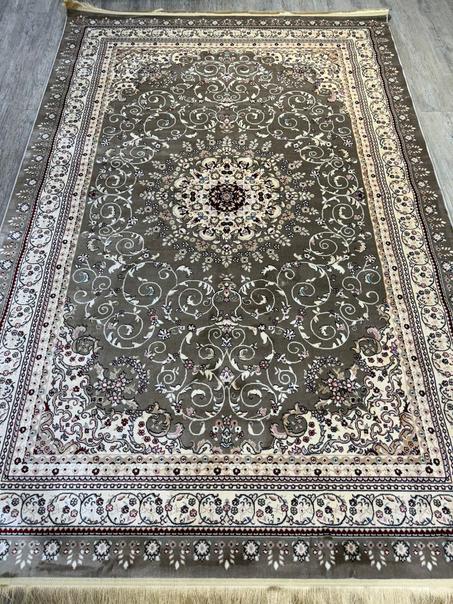 زربية تقليدية لون بني