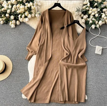 فستان أنيق (نصف كم) مع كاب تريكو راقٍ - طقم شتوي كلاص - موديل   1912Robe+cumon 1912