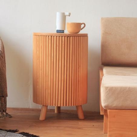 الطاولة الذكية:  ديكور أنيق وموزع ماء مخفي في آن واحد