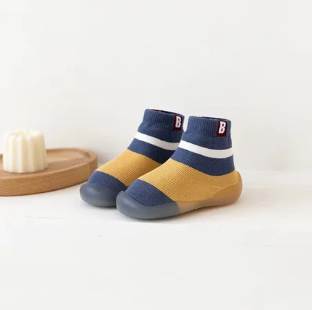 حذاء "ميني فارستي" – أناقة رياضية للصغار