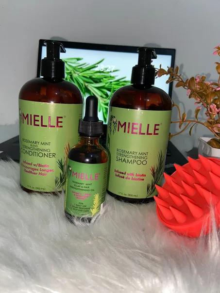 مجموعة العناية بالشعر من Mielle – Rosemary Mint