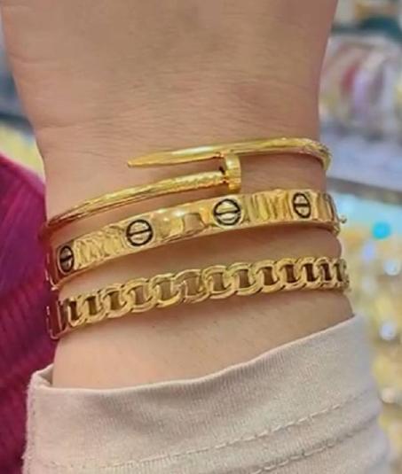 ثلاثة براسليات لبديل الدهب غير قابل للصدأ