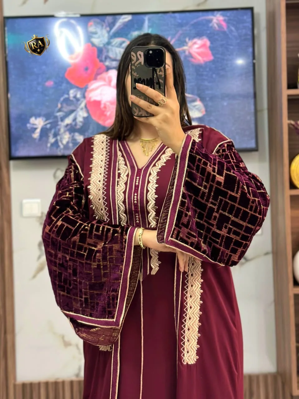 👑 إطلالة ملكية بقفطان كيمونو أنيق بتطريز رباطي راقي