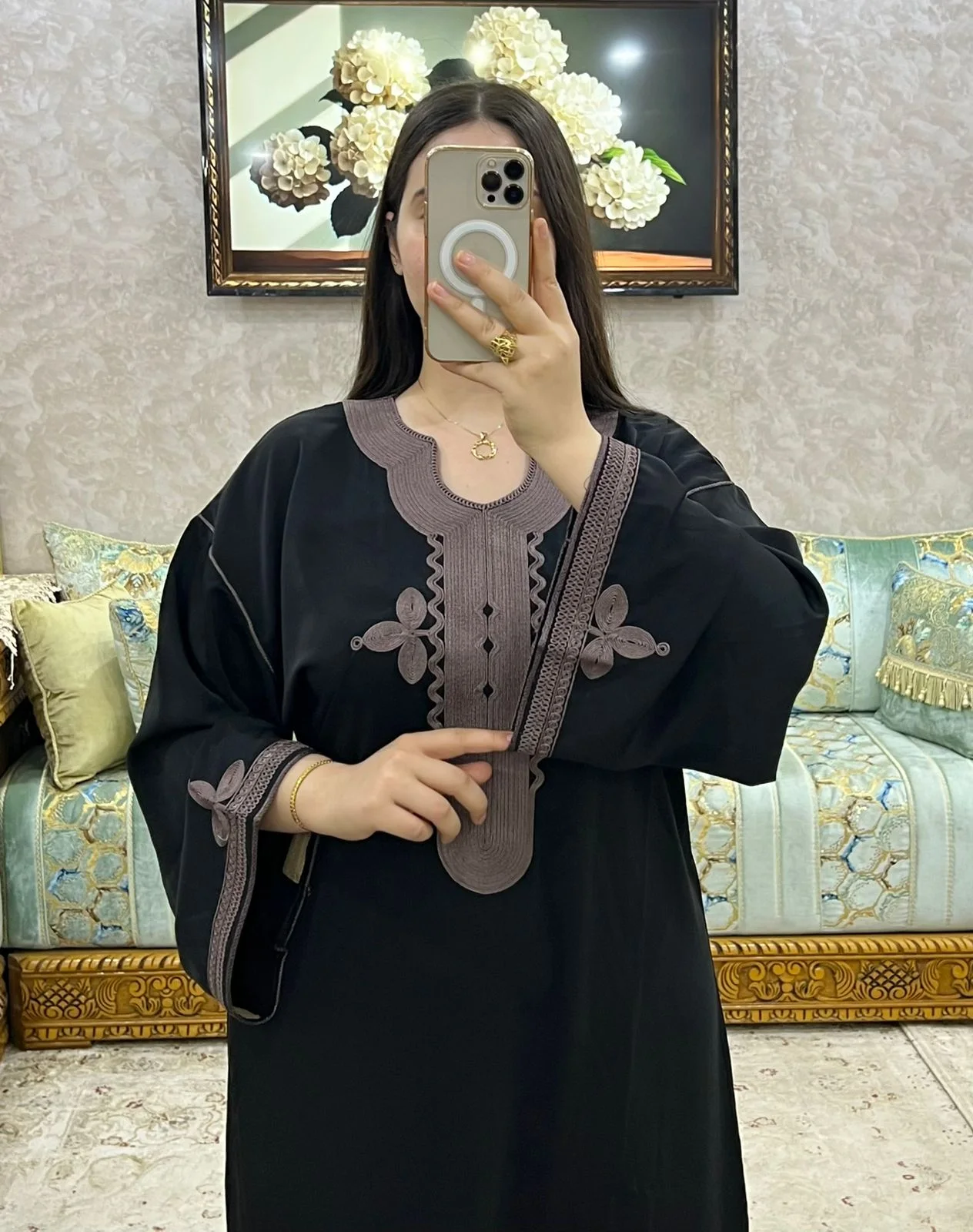 ✨ كندورة جديدة بالطرزة… أناقة مغربية تخطف الأنظار 😍