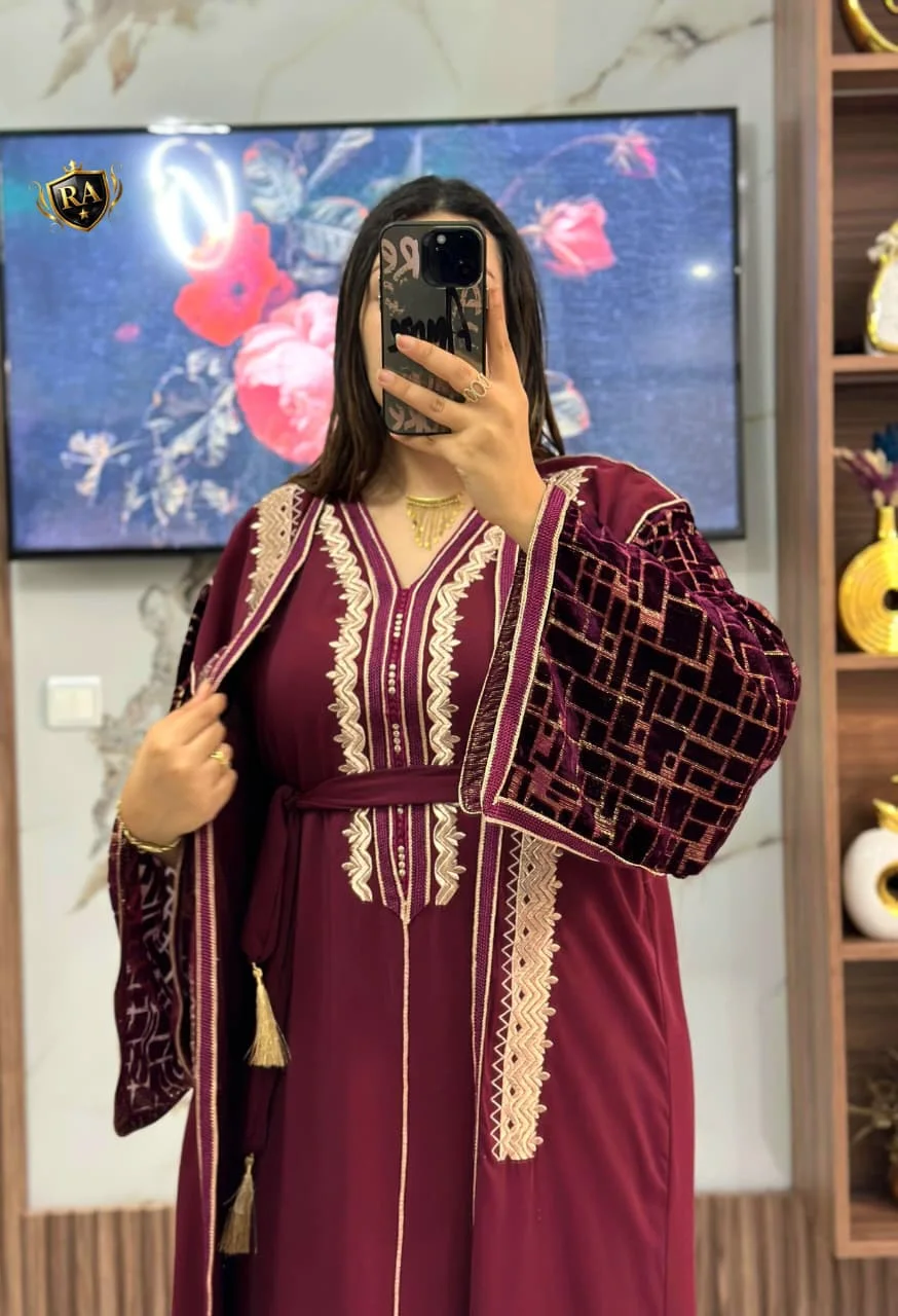 👑 إطلالة ملكية بقفطان كيمونو أنيق بتطريز رباطي راقي