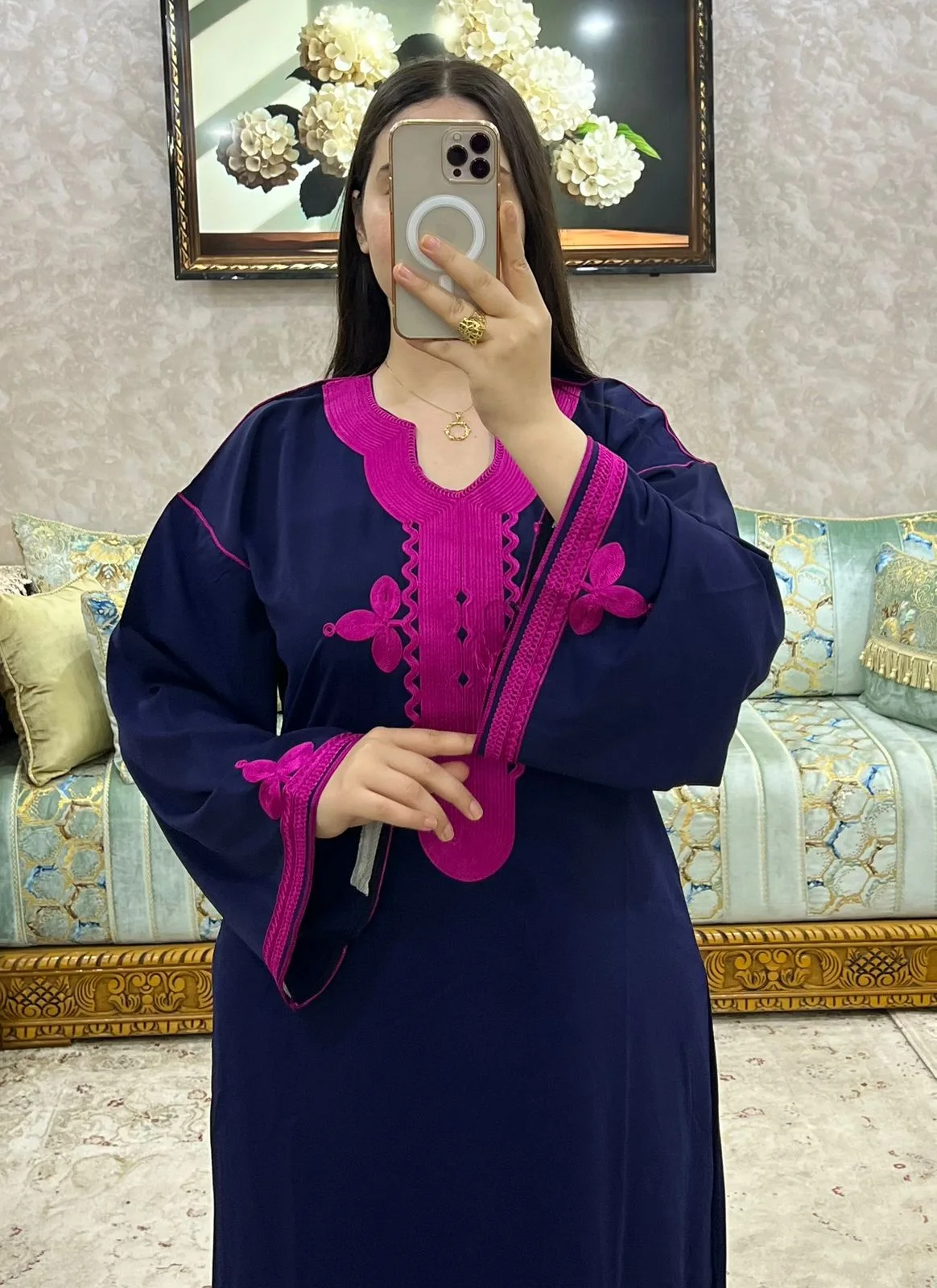 ✨ كندورة جديدة بالطرزة… أناقة مغربية تخطف الأنظار 😍