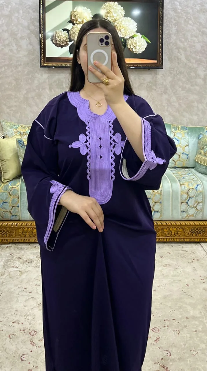 ✨ كندورة جديدة بالطرزة… أناقة مغربية تخطف الأنظار 😍