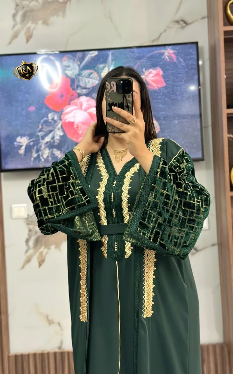 👑 إطلالة ملكية بقفطان كيمونو أنيق بتطريز رباطي راقي