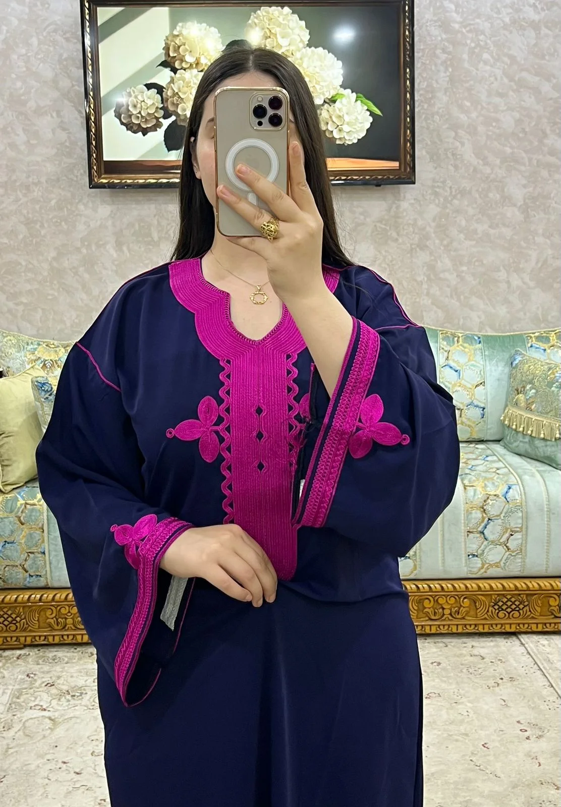 ✨ كندورة جديدة بالطرزة… أناقة مغربية تخطف الأنظار 😍