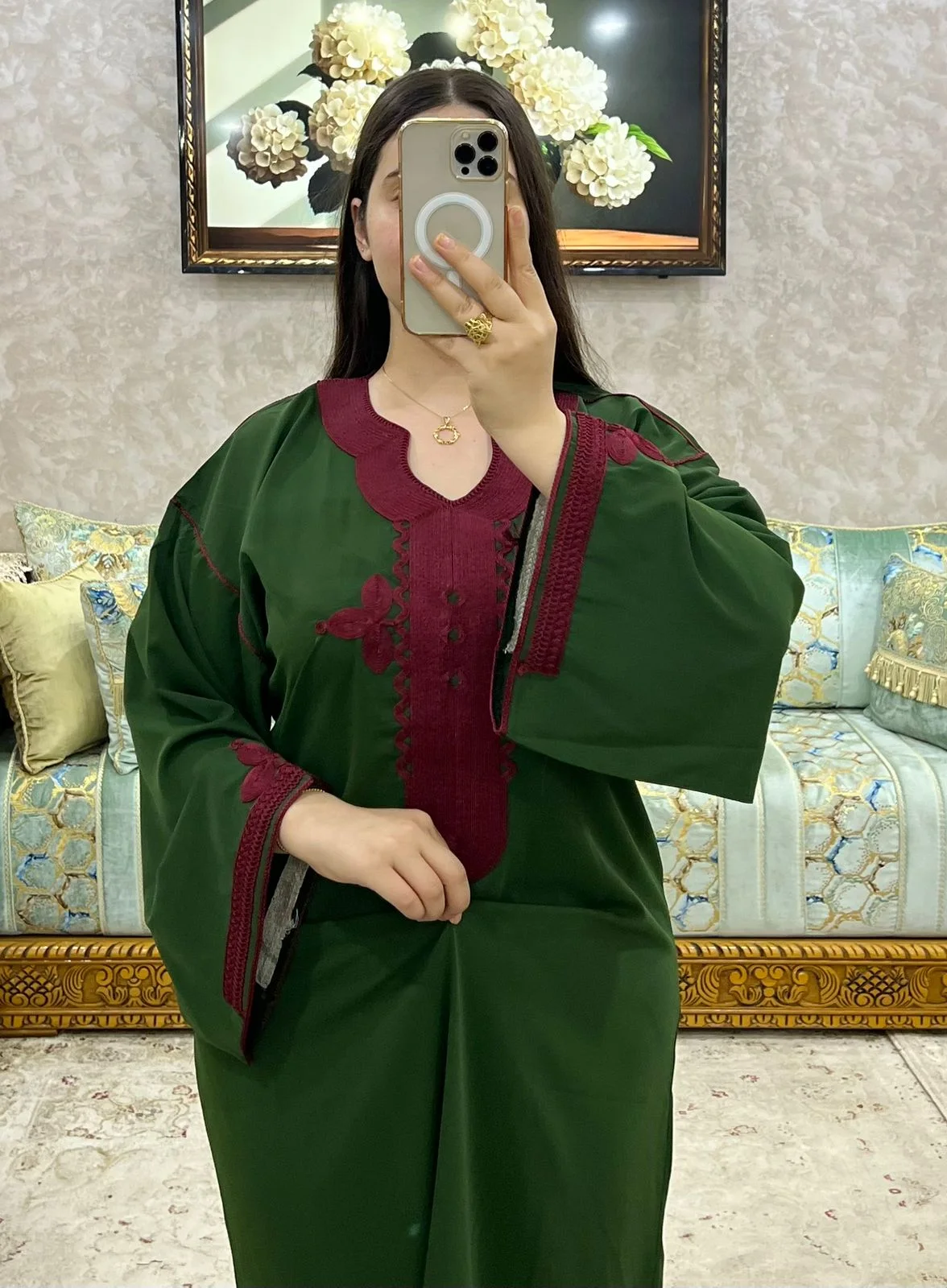 ✨ كندورة جديدة بالطرزة… أناقة مغربية تخطف الأنظار 😍