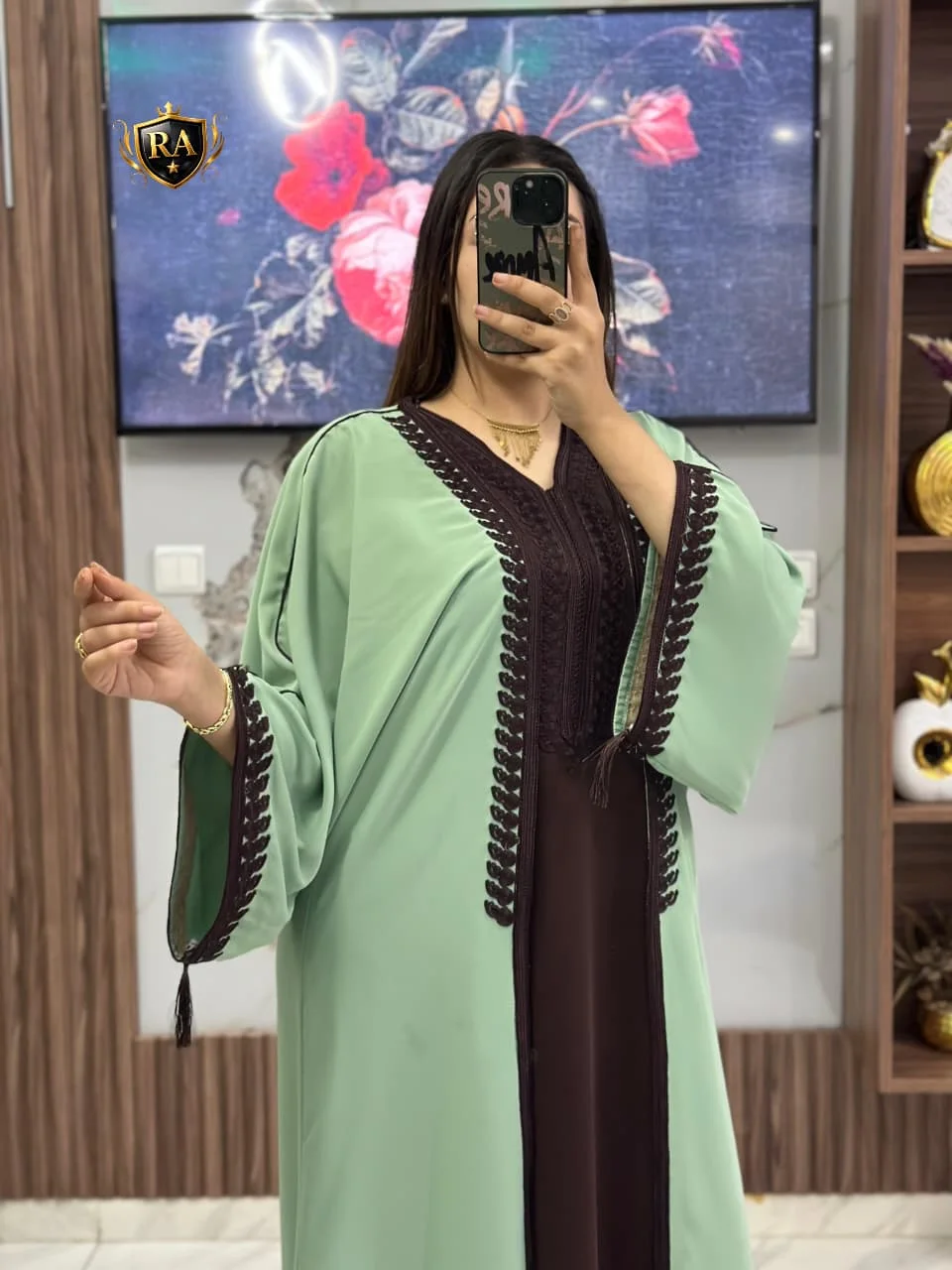 اختاري التميز فمناسباتك مع كيمونو 2 بياس الأنيق 💎