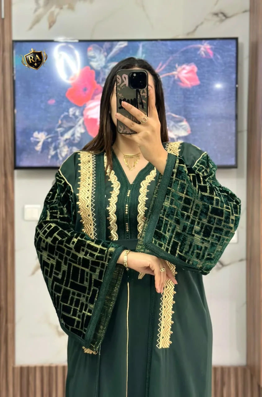 👑 إطلالة ملكية بقفطان كيمونو أنيق بتطريز رباطي راقي