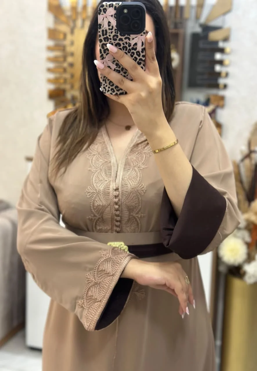 🟠 قفطان أنيق بفصالة مثالية كيعطيك طلة ملكية
