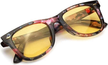 نظارات نسائية.