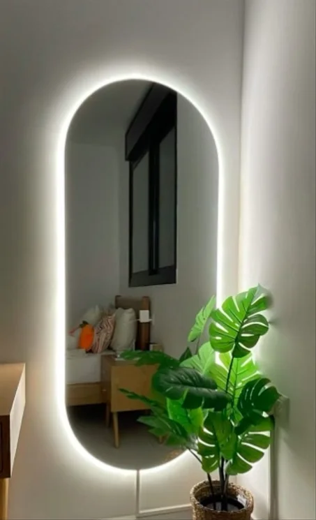 مرآة حمام بإضاءة