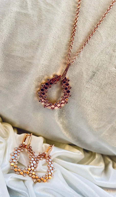 بغيتي هدية راقية ولا إطلالة مميزة؟ اختاري إكسسواراتنا وكمّلي ستايلك