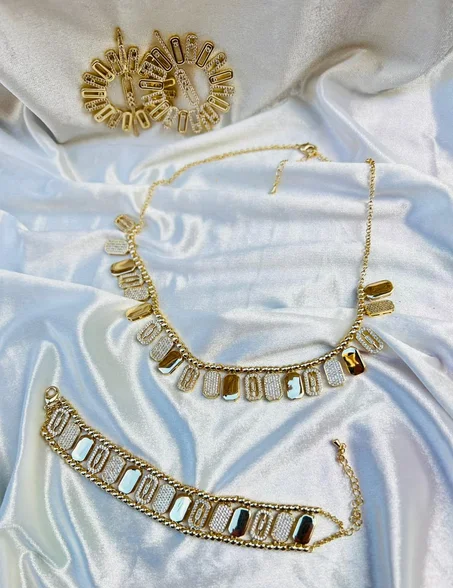 قطع عصرية، خفيفة وساهلة اللبس مناسبة للهدية وللاستعمال اليومي