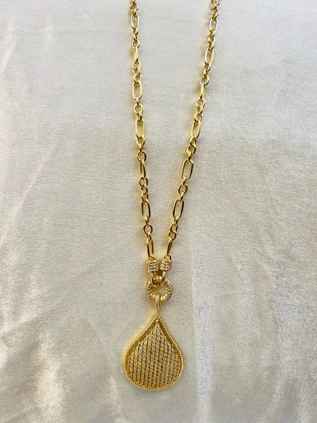 تألقي بجاذبية السوتوار الفرنسي ✨ لمحبات التميز والأناقة الدائمة