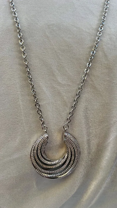 تألقي بجاذبية السوتوار الفرنسي ✨ لمحبات التميز والأناقة الدائمة