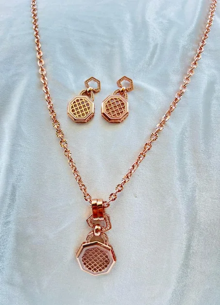 قطع عصرية، خفيفة وساهلة اللبس مناسبة للهدية وللاستعمال اليومي