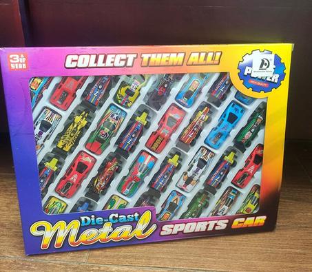 32 عربيه سباااق معدن ابنك مش هيزهق من اللعب بيهم و ممكن تحطيهم ديكور في أوضته