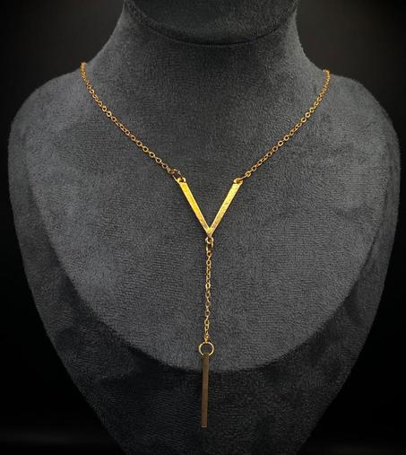 VALORA – Collier V barre carrée, nouvelle collection 2025