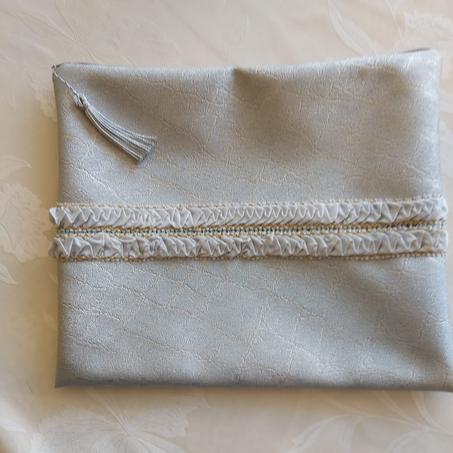 Pochette grise