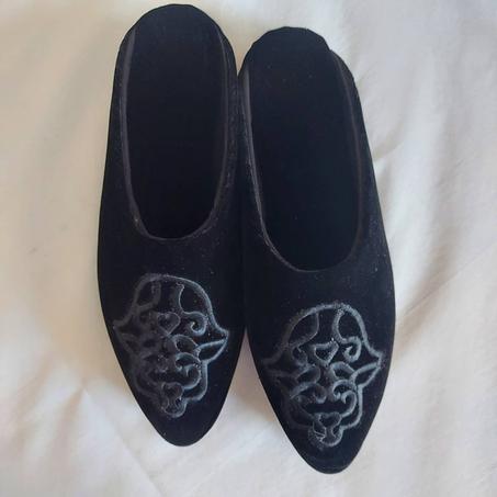 babouches noires brodées